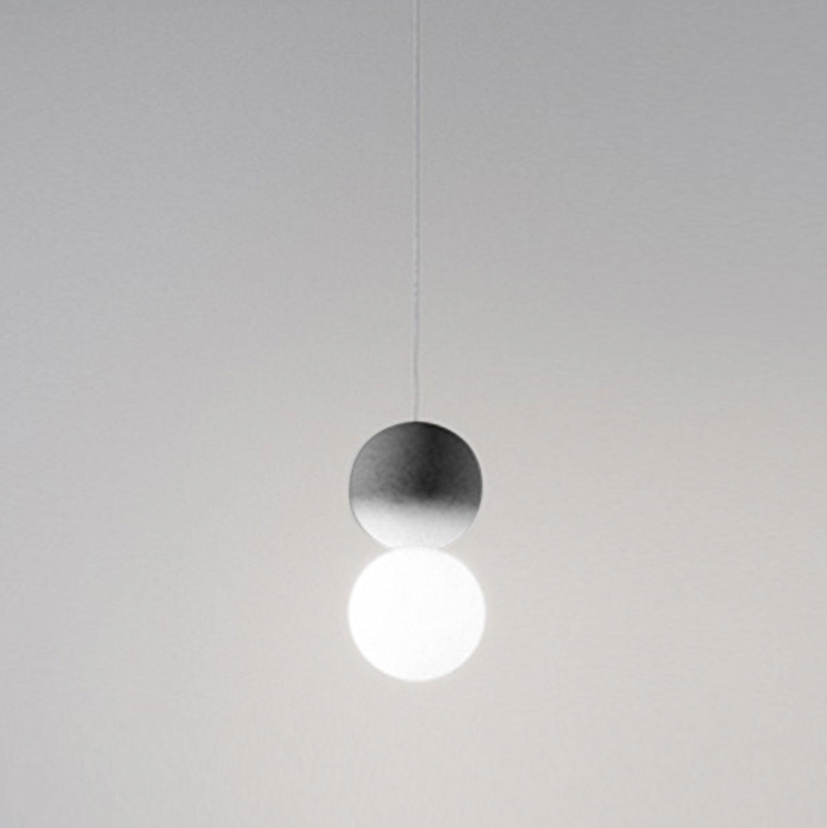 GEALUCE Sospensione con montatura in metallo 1XG9 non incl. satinato bianco diffusore vetro bianco e cemento grigio-rosso GEALUCE Sospensione con montatura in metallo 1XG9 non incl. satinato bianco diffusore vetro bianco e cemento grigio-rosso